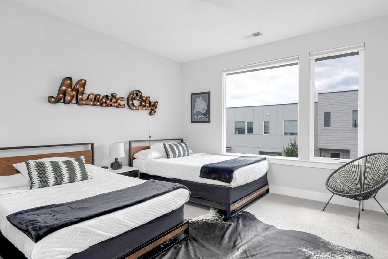 Big New And Modern With Skyline View Mural And Ping Pong Nashville Exterior photo